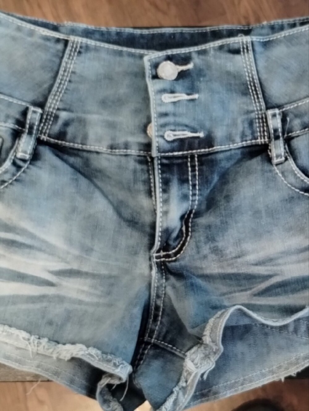 Light Wash Denim Shorts.  (102)